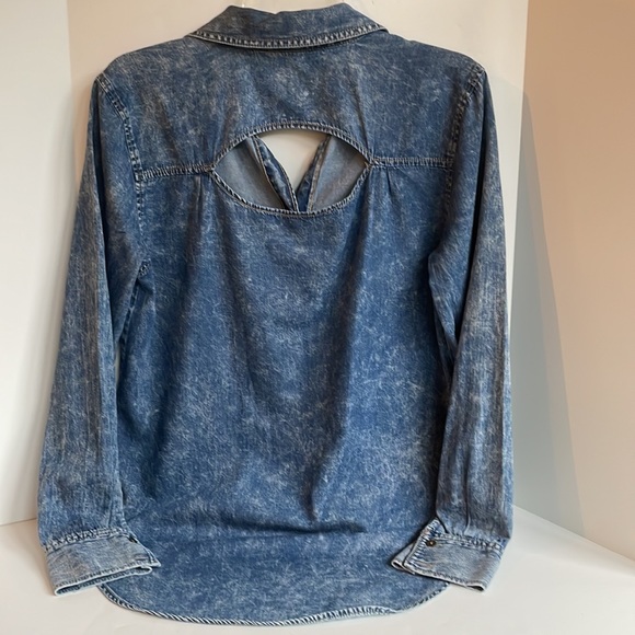 Mudd v-neck button front long sleeve acid wash open back tunic top size medium - Picture 5 of 6